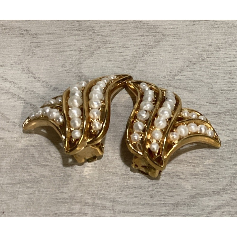 Goldtone Clip On Earrings w/ Faux Pearl Stones Textured Vintage A25